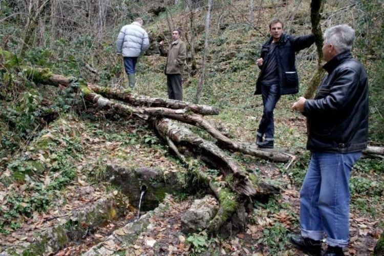 Izvor kod Kladnja: Muška voda, ženska radost