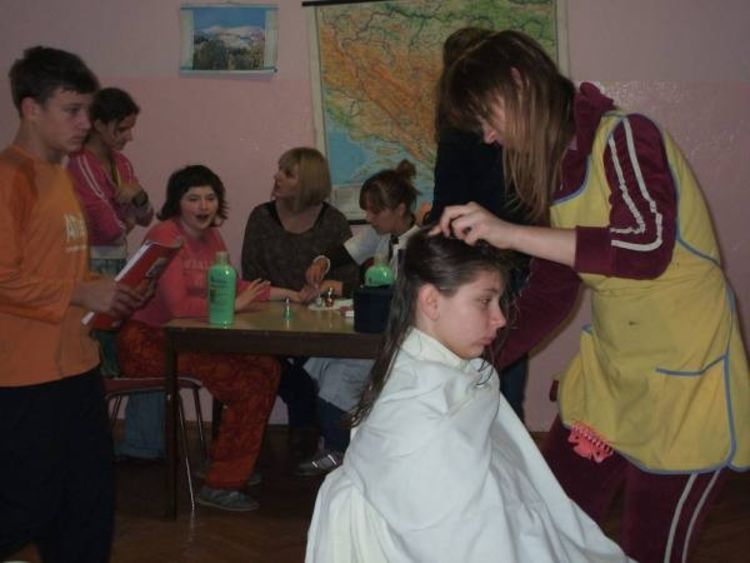 Frizeri i kozmetičari uljepšavali djecu