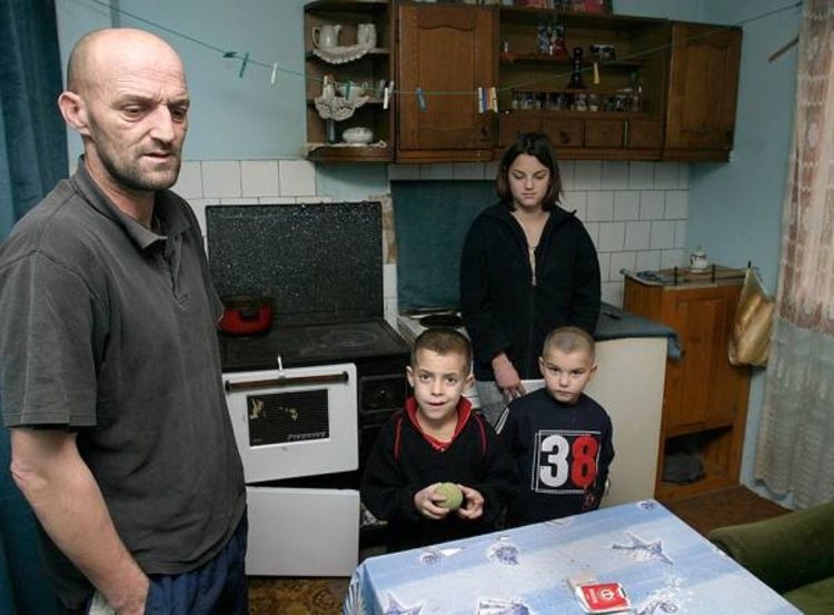 Pomoć dvjema višečlanim porodicama