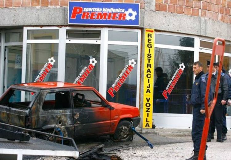 Bombe oštetile više vozila i kuća