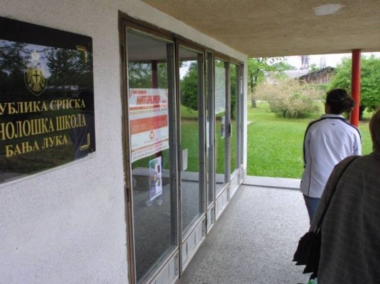 Učitelji drže nastavu i u osmoj deceniji života