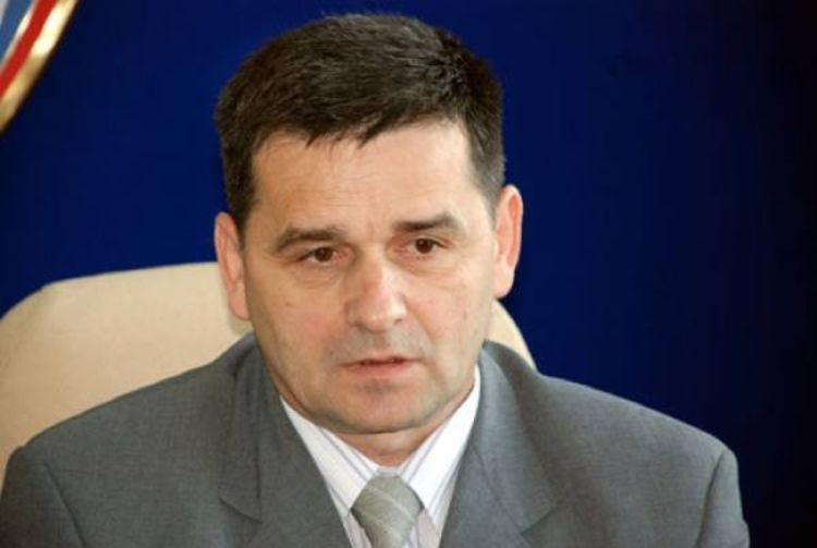 Direktori novac uzimali sebi