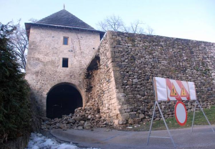 Kastel i dalje na čekanju
