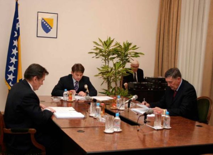 Opasnost za razvoj ključnih institucija
