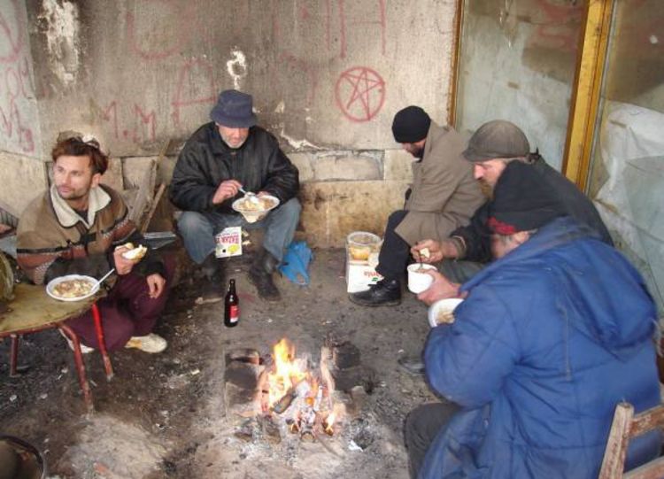 Spavaju na ulicama, odbijaju pomoć