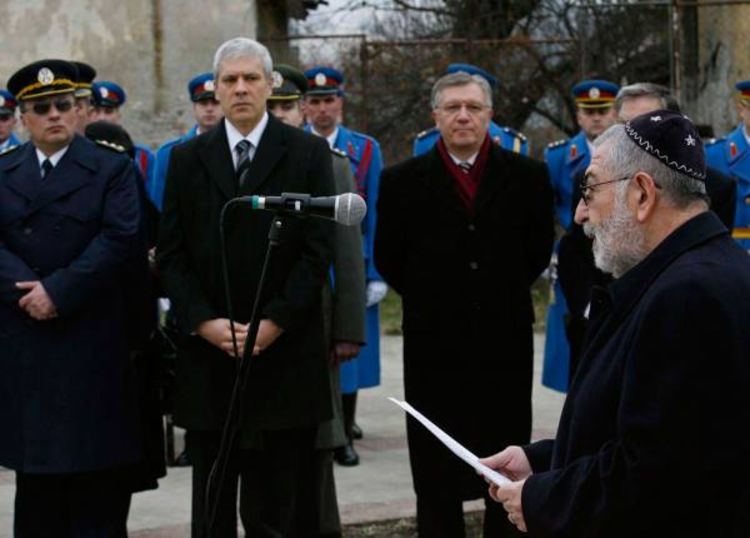 Vijenci na mjestu stradanja Jevreja