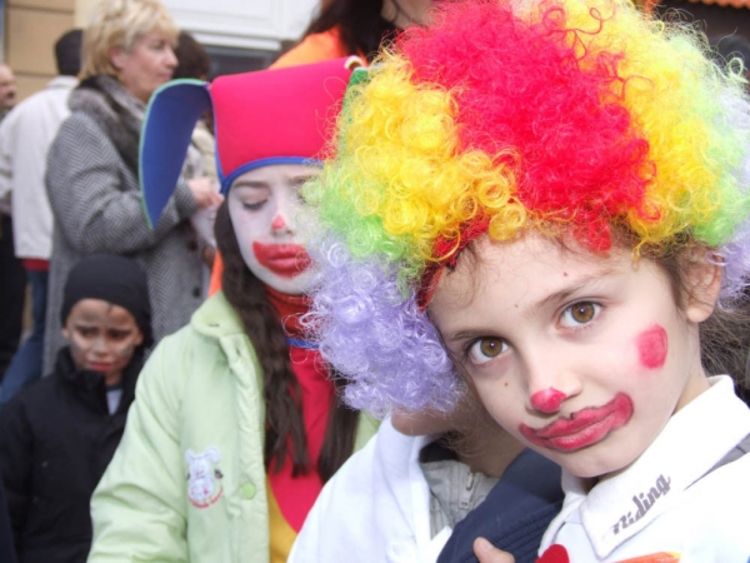 Maskenbal na ulicama