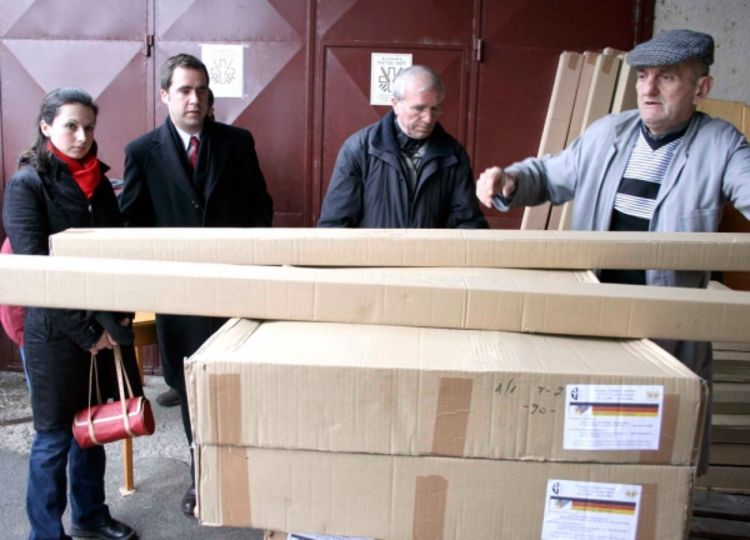 Ogrev i madraci za 35 porodica