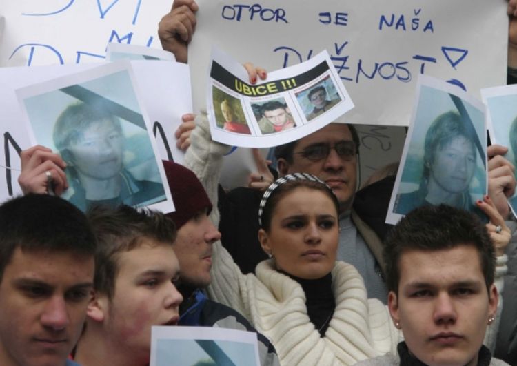 Hiljade ljudi protestovalo u Sarajevu protiv nasilja