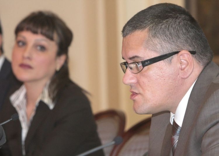 U igri za podjelu kredita devet kuća