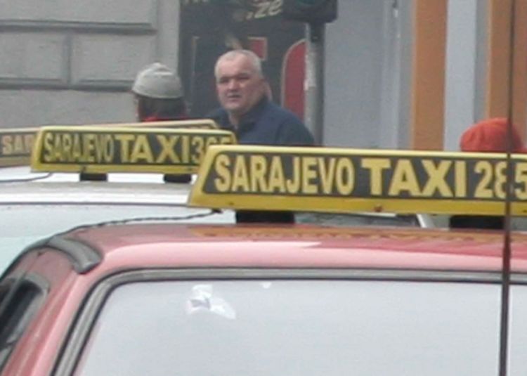 Gradom saobraća 30 divljih taksija