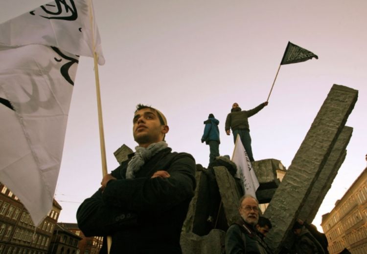 Demonstranti vlasti optužuju za rasizam