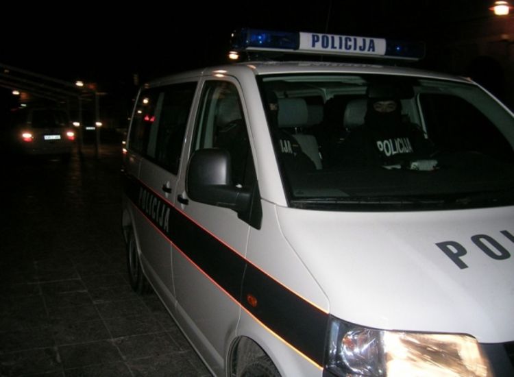 Izbo staricu nožem zbog njenih mačaka