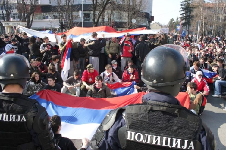 Protesti prerasli u nasilje