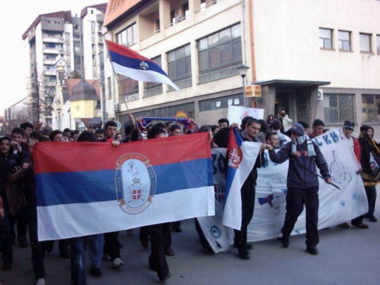Povrijeđeno 14 policajaca