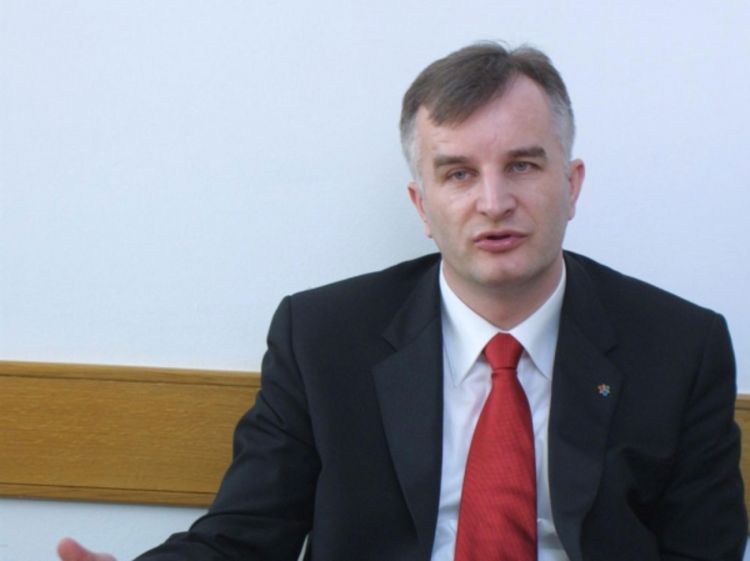 PIC mora da uozbilji vladajuću `šestorku`