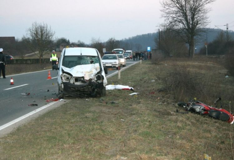 Maloljetnik poginuo na motoru