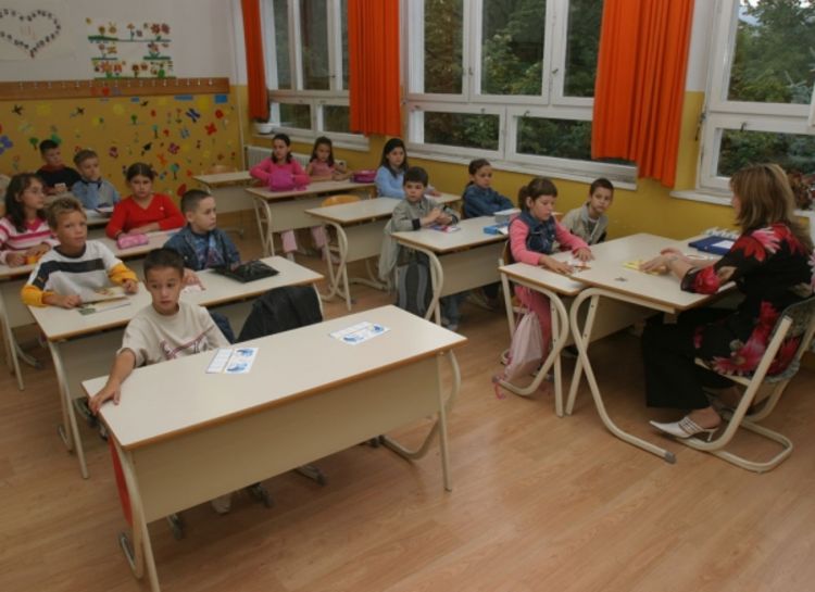 Iz škola izbačena 32 učenika