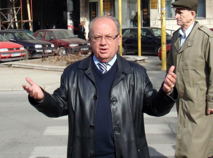 Produžen pritvor policajcima