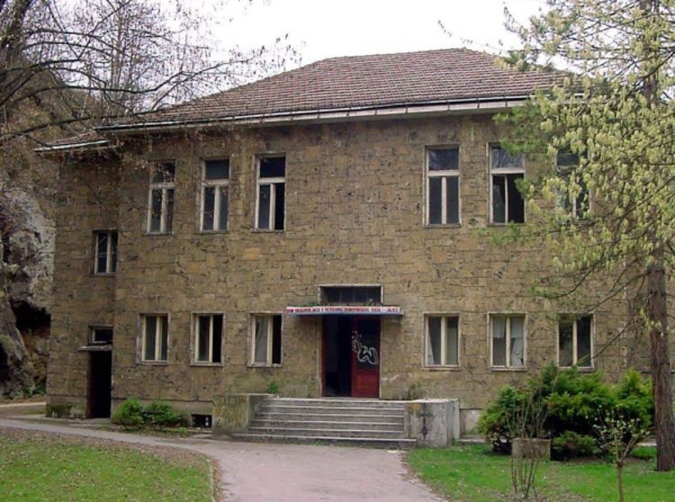 Spomenici NOR-a na ivici zaborava