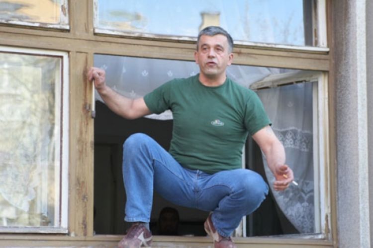 Prijetnjom da će se zapaliti spriječio deložaciju