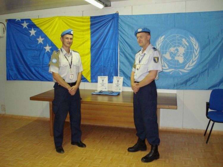 I kolegama iz UN-a daju instrukcije
