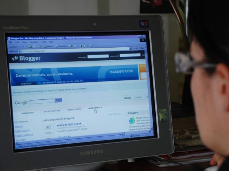 Blogovima osvajaju birače i publiku
