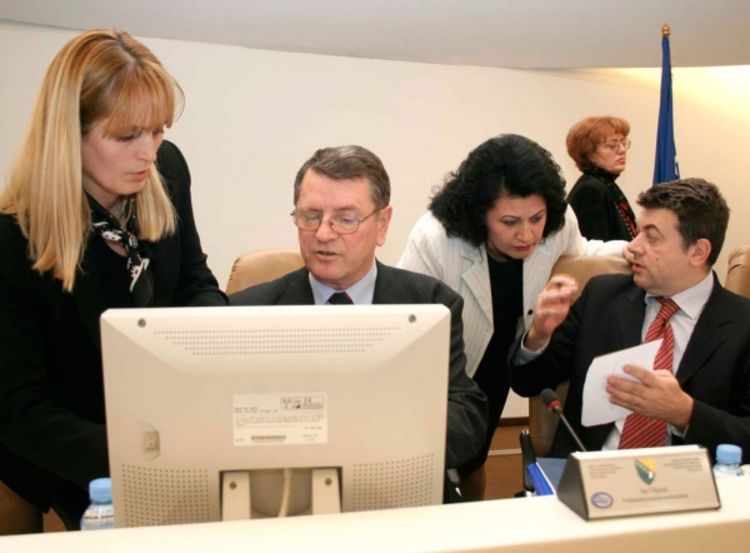 Članovima po 60 KM za sjednicu