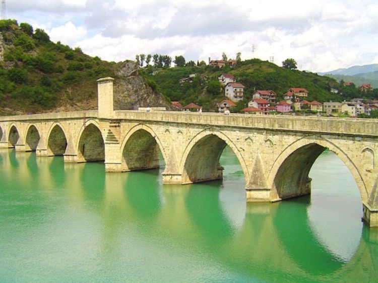 Na silu postavile spomen-ploču