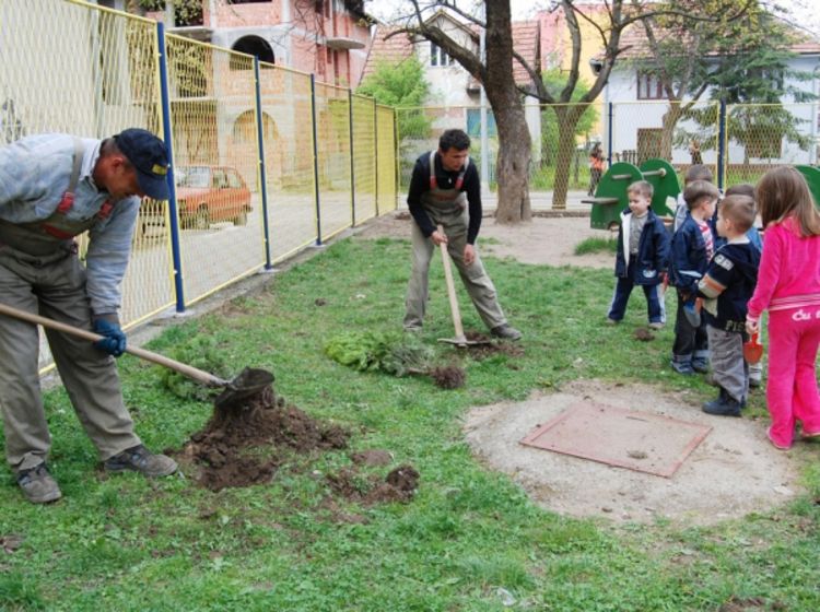 Djeca zaštićena od buke i prašine