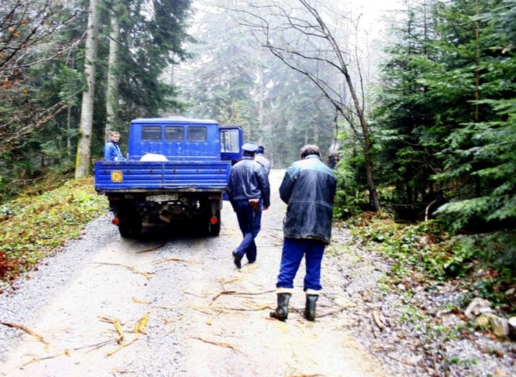 Taksistu ubio, pa tijelo bacio u provaliju