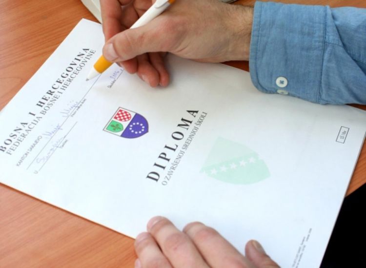 Najviše falsifikovanih diploma u USK