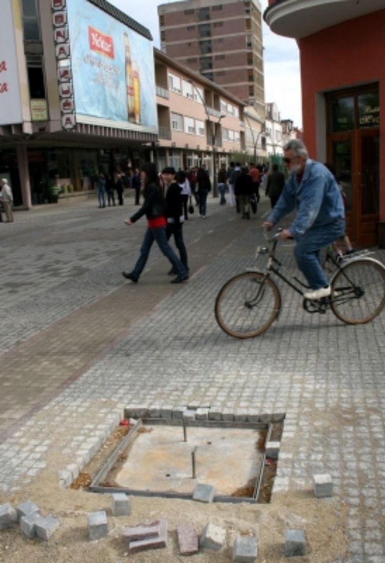 Dječak upao u šaht u centru grada