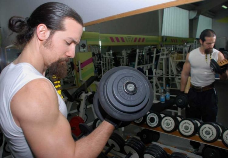Zbog jačanja mišića pojeo tri audija