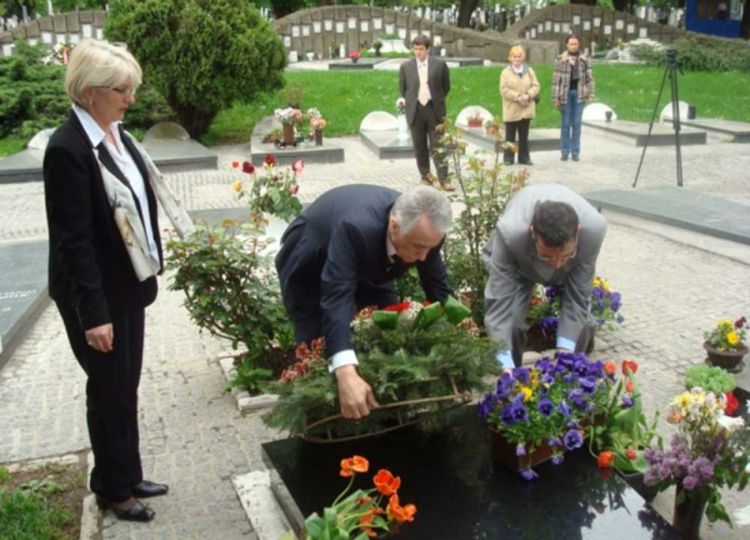 Kebo odao počast Đinđiću