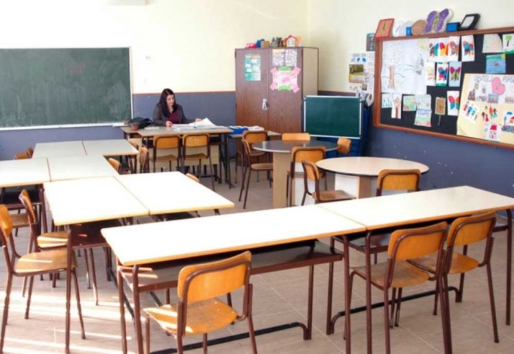 Učitelji sami u školi