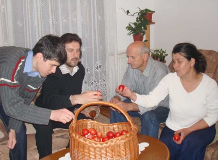 Post, pričešće i farbanje jaja u sjećanje na Hrista