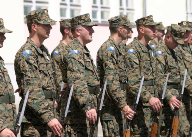 Diplomci žele u vojnike