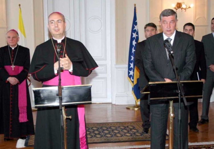 Papa odlikovao članove Predsjedništva