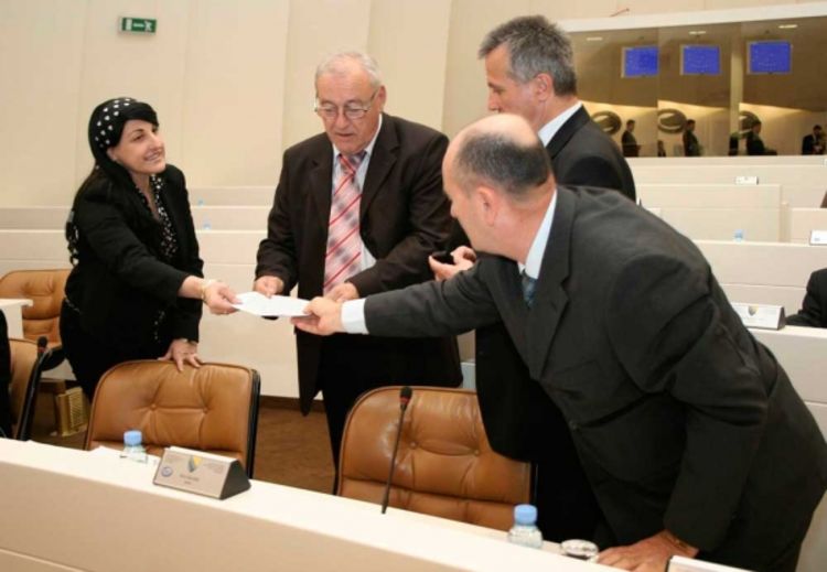 Srebrenici poseban izborni status