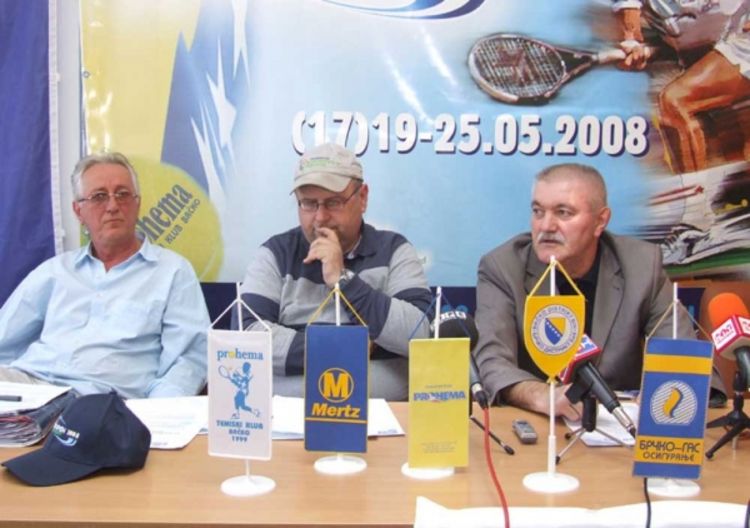 U Brčkom 65 tenisera