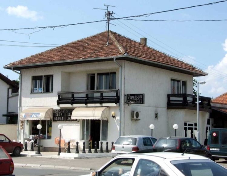 Nađeni lažne diplome, eksploziv i oružje