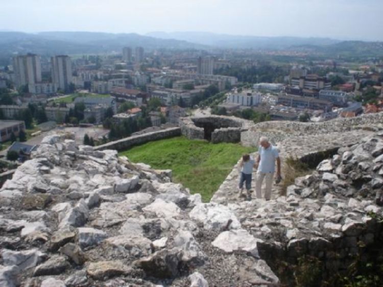 Slomio ovnu vrat da spasi suprugu