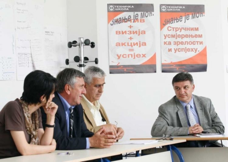 Učenik pretukao profesoricu da bi ga izbacili iz škole