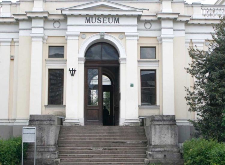 Prilazi neprilagođeni invalidima