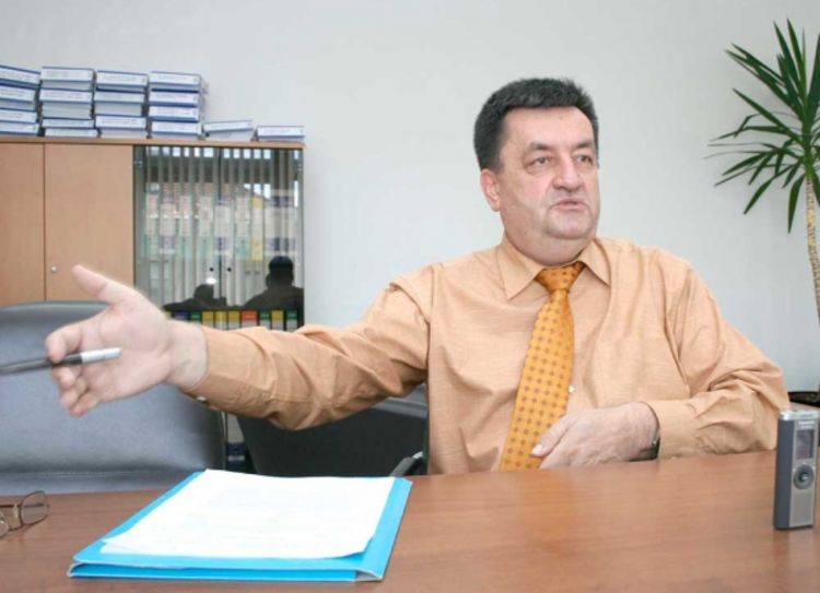 Na stolu tri oprečna koncepta