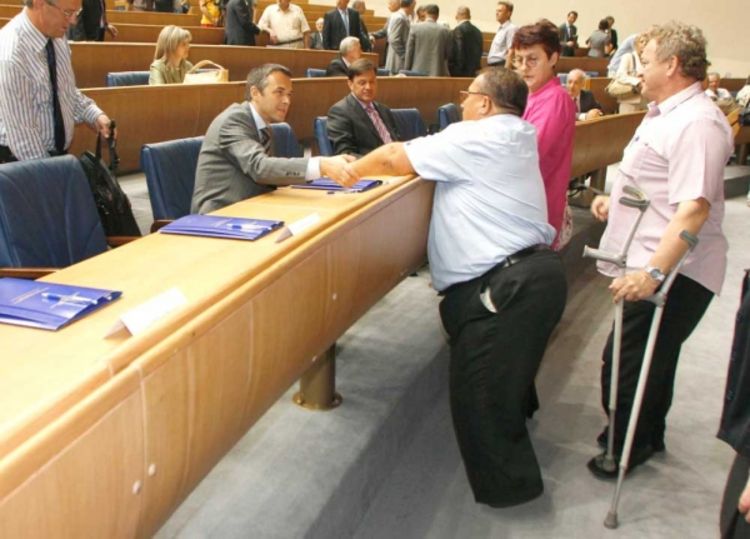 Nedostaje 500 miliona za socijalna davanja