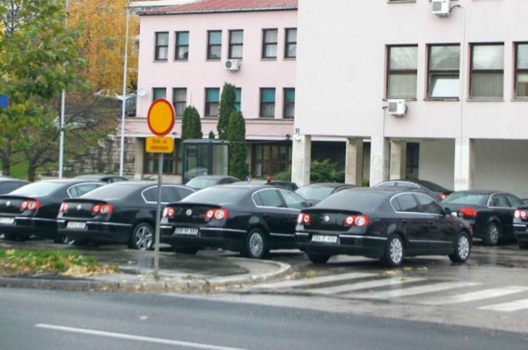 Samo za automobile potrošili 400.000 KM