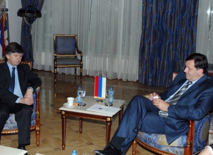Vlada RS opredijeljena da riješi problem izbjeglica