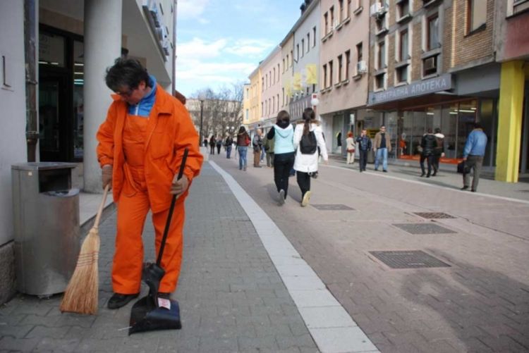 Dug građana veći od 120 miliona KM
